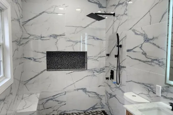 Shower with big format tiles